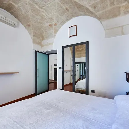 Piazza Della Libertà-tipycal Stone House * Ostuni