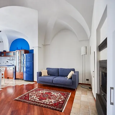 Piazza Della Libertà-tipycal Stone House *